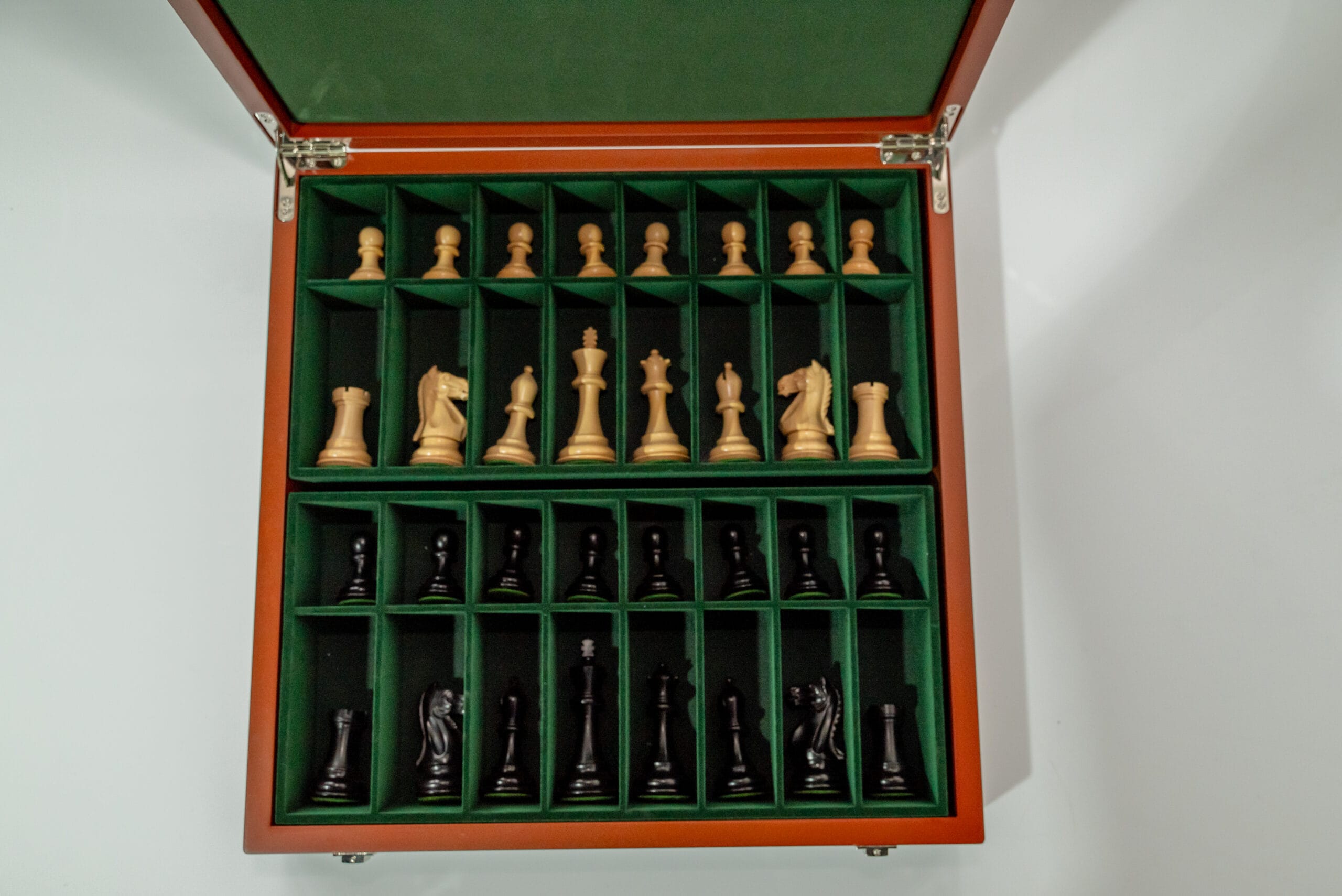 Set de Șah Exclusivist – Eleganță și Originalitate - Tamplarul cu