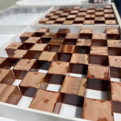 Tablă-de-șah-din-lemn-și-rășină-epoxidică--Proiect-in-Derulare-4