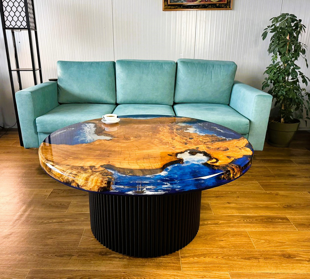 Masă dining din nuc & Epoxy