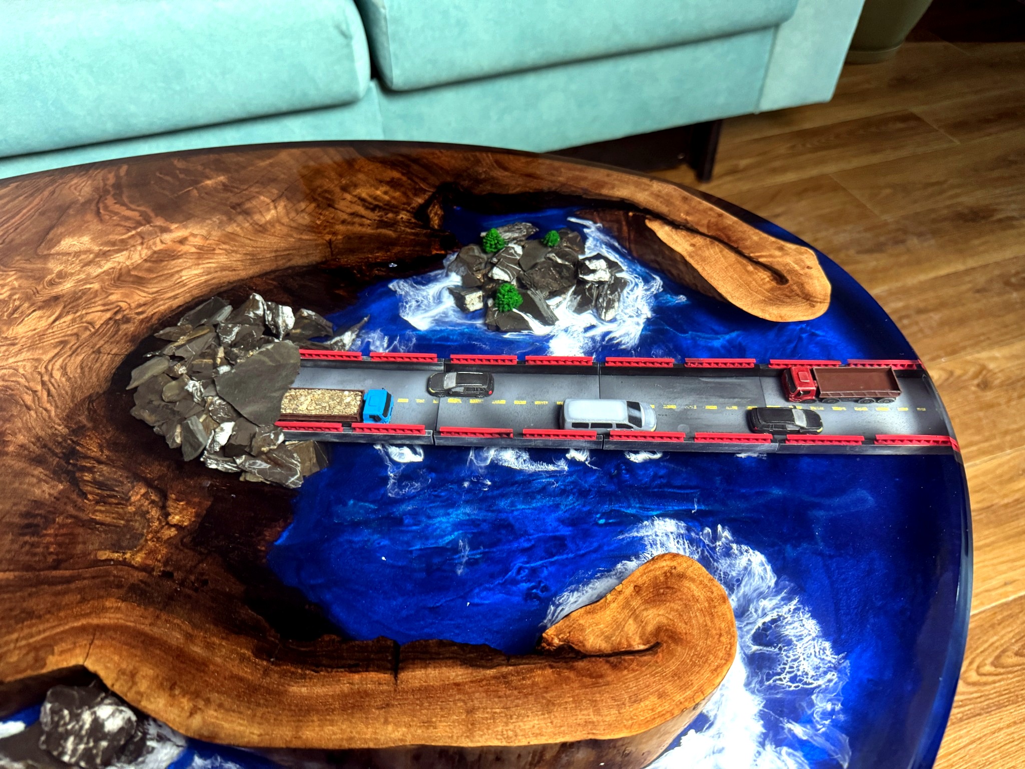 Măsută de cafea din nuc & Epoxy - imagine 4